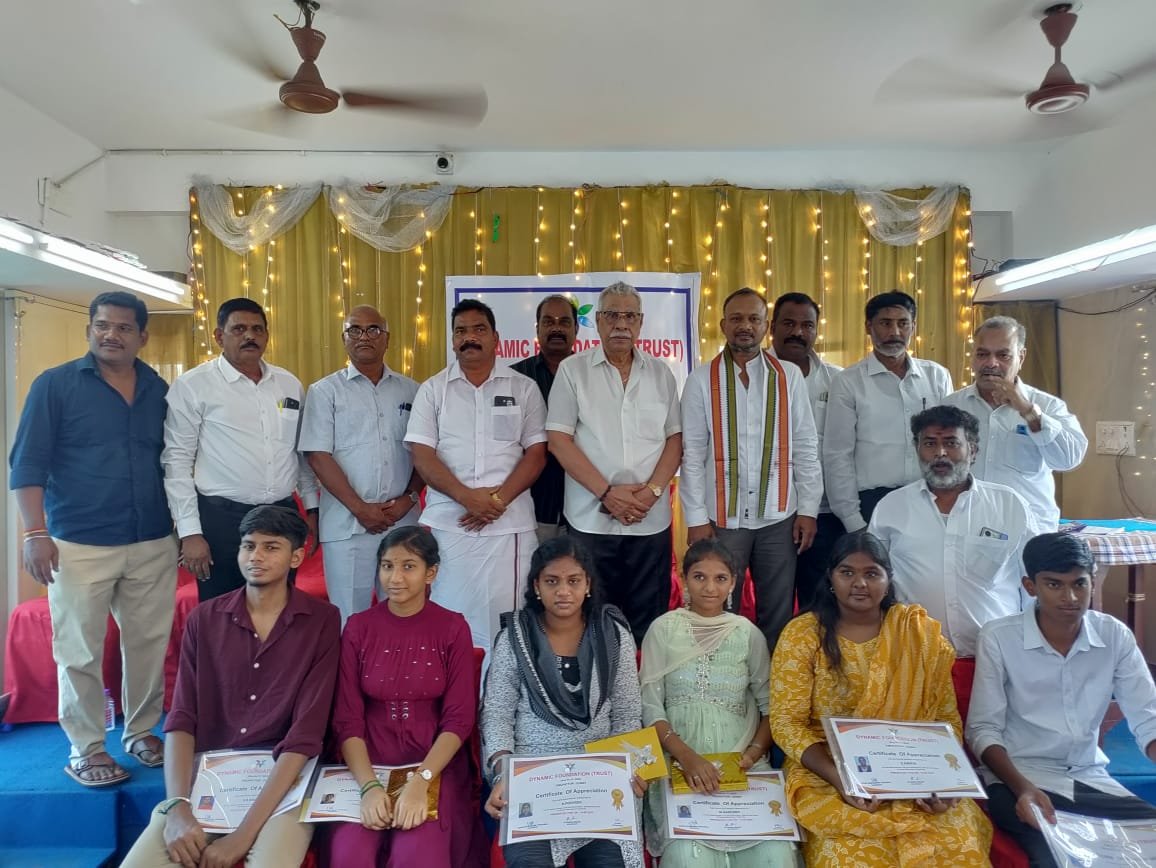 சென்னை பெரம்பூரில் மாணவர்களுக்கு பாராட்டு விழா